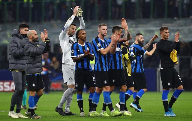 技惊四座，麦克托米奈开场3分钟为苏格兰打入一粒精彩的倒钩