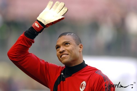 斯潘塞是NCAA长曲棍球历史助攻王，获得最高荣誉后改打篮球