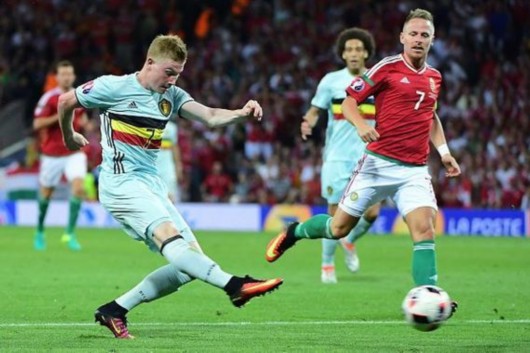 维尼修斯晒观看解放者杯决赛照片，随后庆祝母队弗拉门戈夺冠