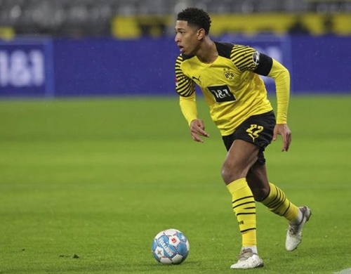 记者：阿根廷全队周四启程前往安哥拉，梅西届时将首发出战