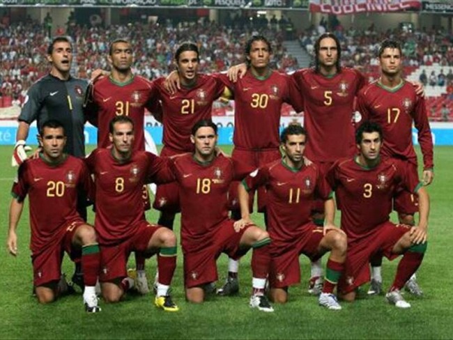 球迷举横幅感谢队长